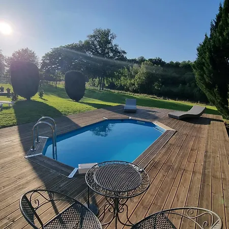 Avec Piscine Et Etang Dordogne Sarrazac (Dordogne)